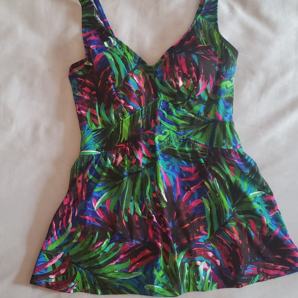 1 pc swim suit.